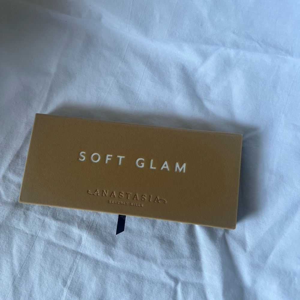 New! Anastasia Beverly Hills Soft Glam Eyeshadow Palette - Picture 2 of 4